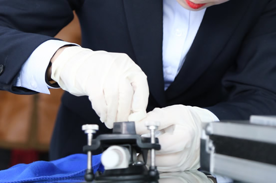 玻璃安装作业中