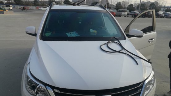 雨刮器除冰万万不可以，支起雨刮即可防冻