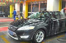 <b>车玻璃脏了如何清洗？</b>