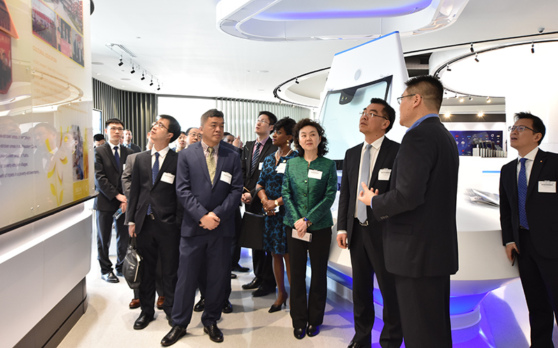 4月10 日中国驻纽约总领事黄屏大使来访美国福耀分部