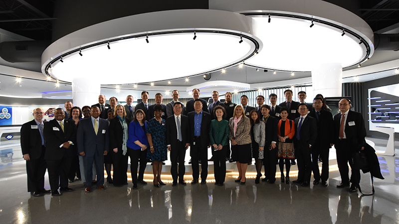 4月10 日中国驻纽约总领事黄屏大使来访美国福耀分部