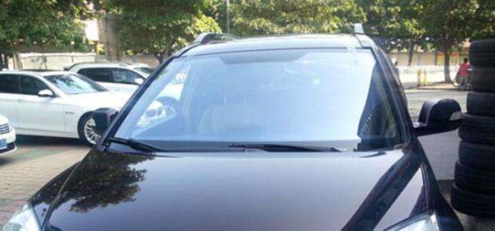 <b>老司机教你高效快速清除汽车挡玻璃油膜</b>