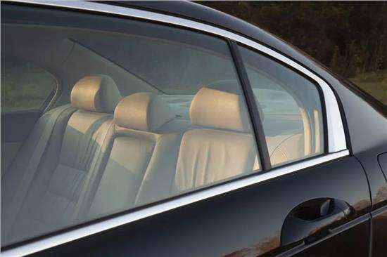 <b>汽车玻璃的分类大揭秘，带您走进玻璃世界</b>