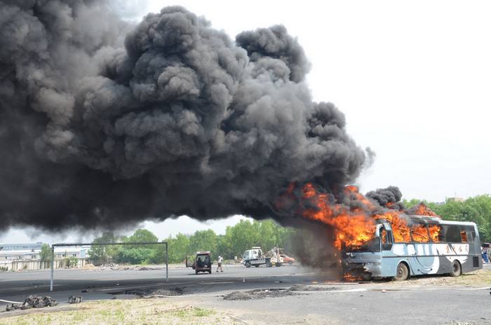 <b>这个小习惯可能会让您车内起火以及挡风玻璃碎裂</b>