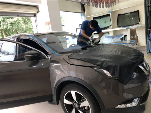 <b>防冻玻璃水不防冻,如何正确选购汽车挡风玻璃水</b>