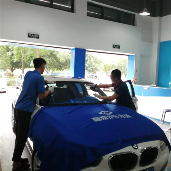 宝马汽车前挡风玻璃修补
