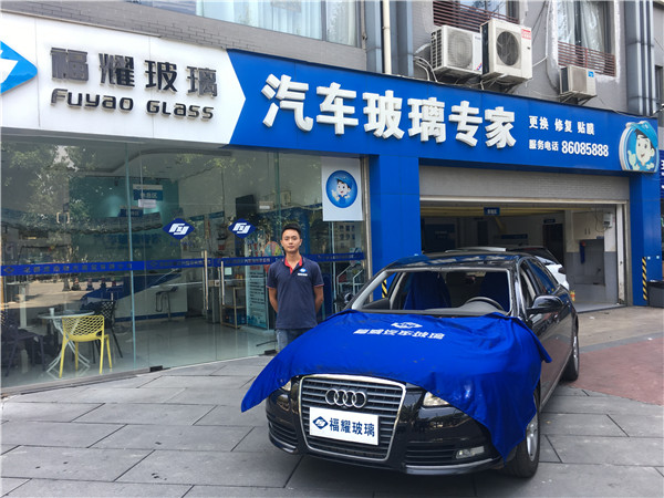 如何从汽车挡风玻璃上修复深度划痕