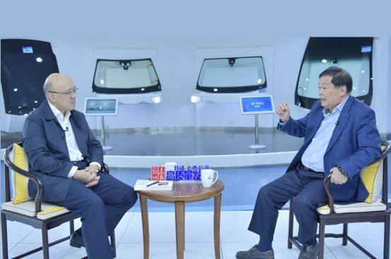 <b>福耀玻璃曹德旺神预言：美国汽车工厂正在被工会摧毁？</b>