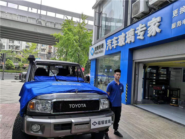 成都汽车玻璃隐形衣：成都汽车玻璃纳米镀膜