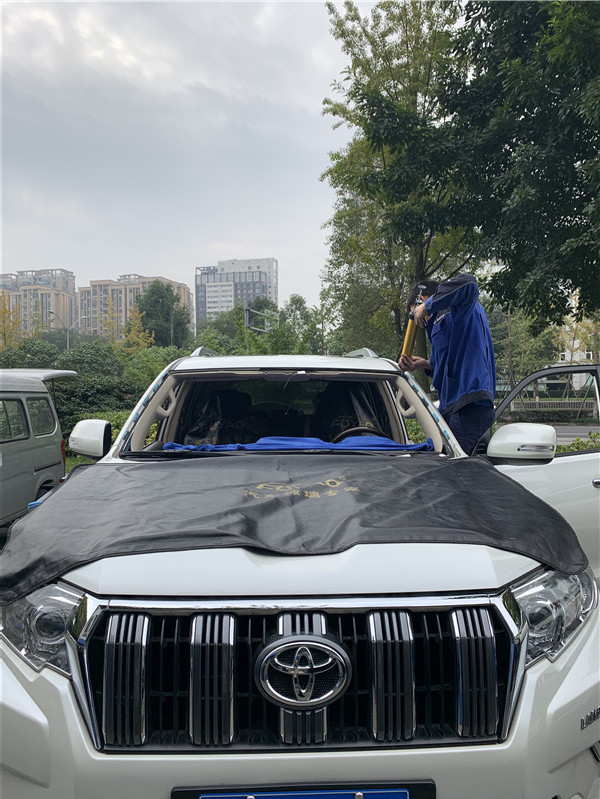 丰田前挡风玻璃更换