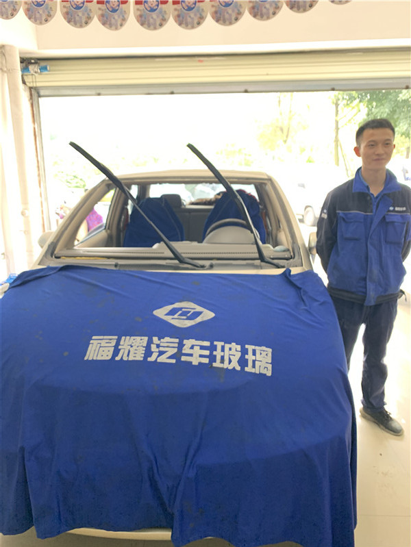 福耀前挡风玻璃更换