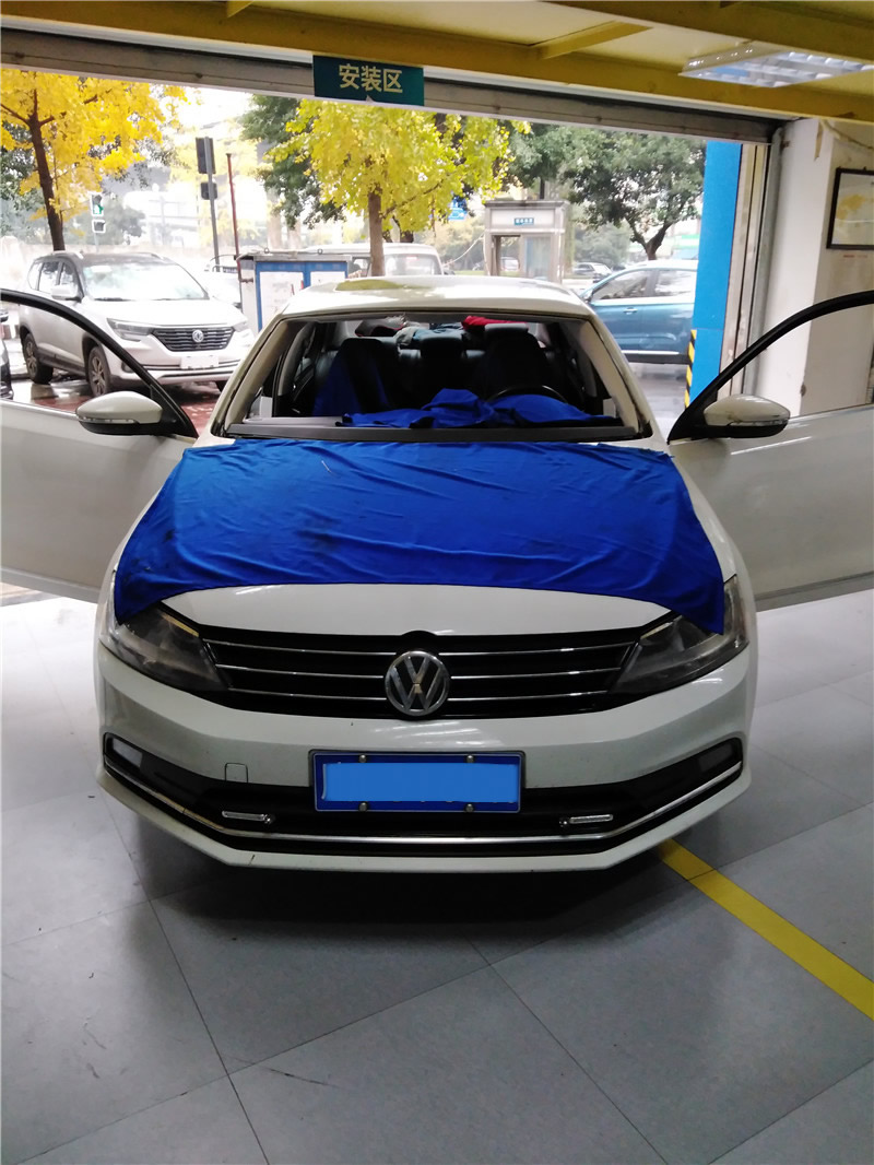 大众捷达更换前挡风玻璃