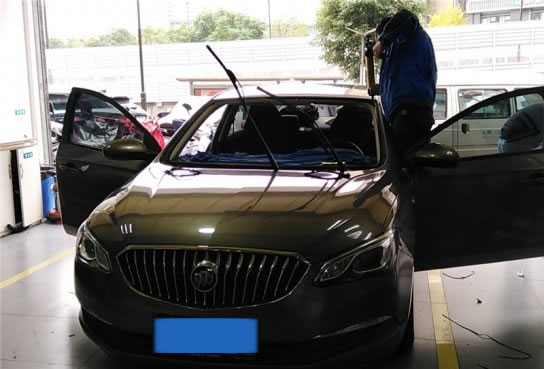 <b>成都别克汽车更换前挡风玻璃</b>