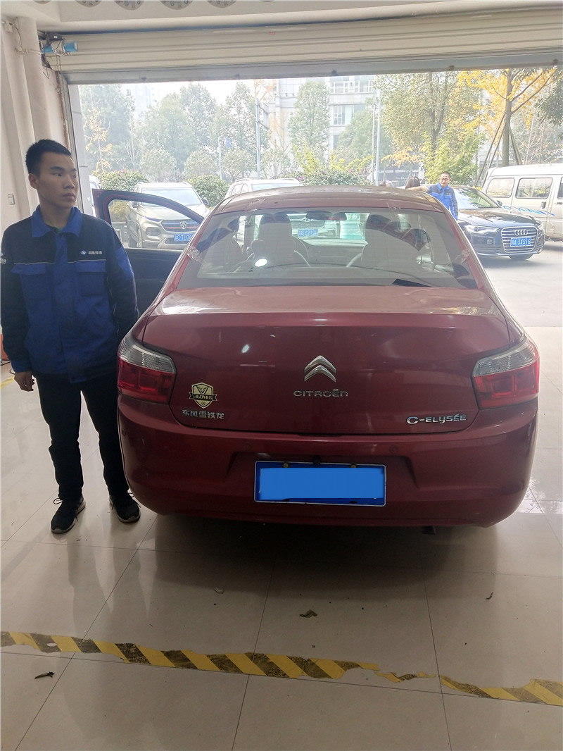 爱丽舍后档风玻璃更换