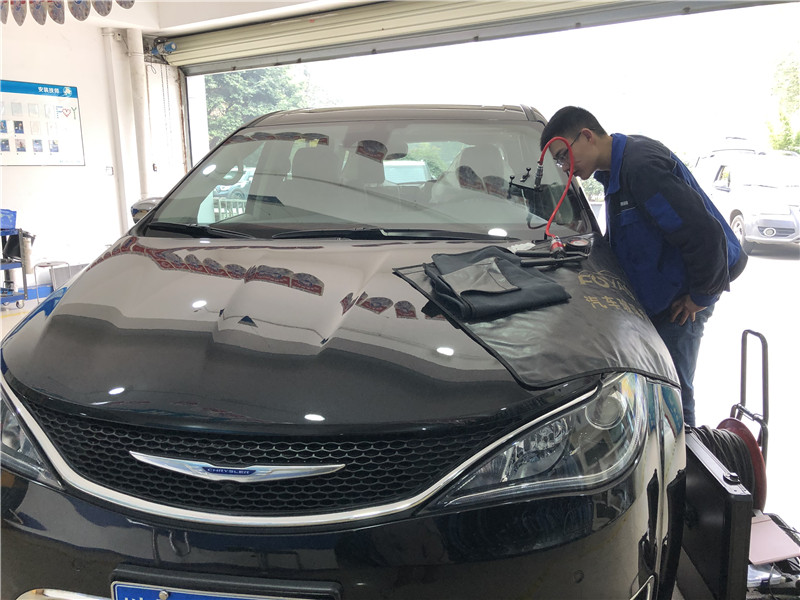 克莱斯勒大捷龙前挡修复