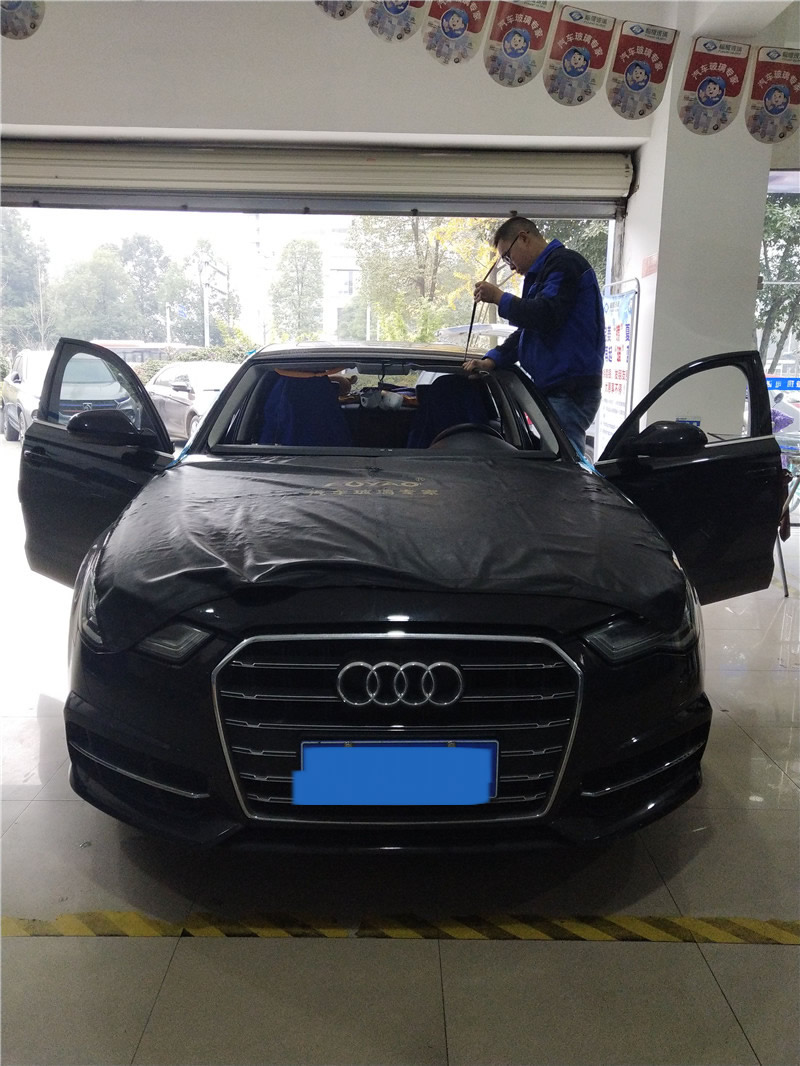 A6L前档风玻璃更换加贴膜