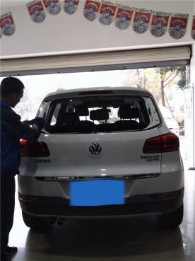 途观后挡风玻璃更换与贴膜--成都福耀玻璃羊犀店