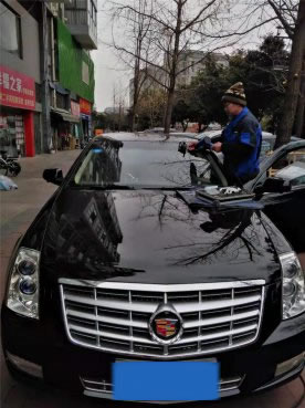凯迪拉克前挡风玻璃修复-成都福耀玻璃双楠店
