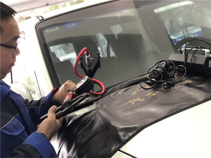 帕杰罗前挡风玻璃修复