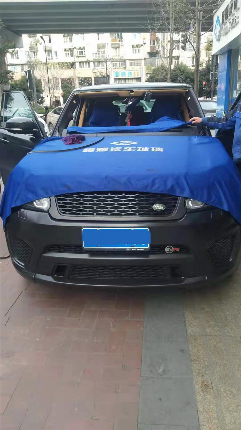 路虎前挡风玻璃更换