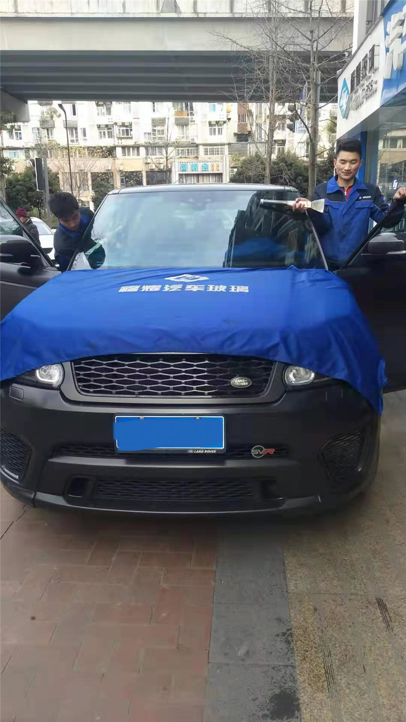 路虎前挡风玻璃贴膜