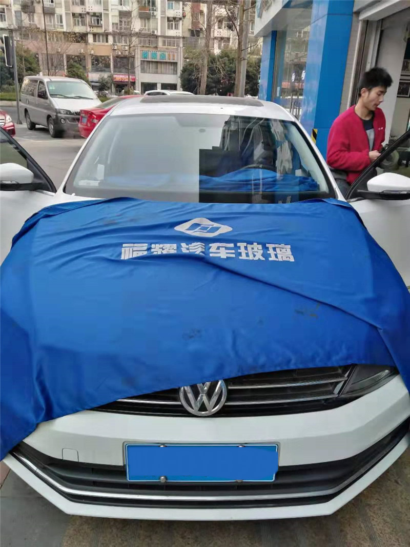 大众速腾前挡玻璃更换