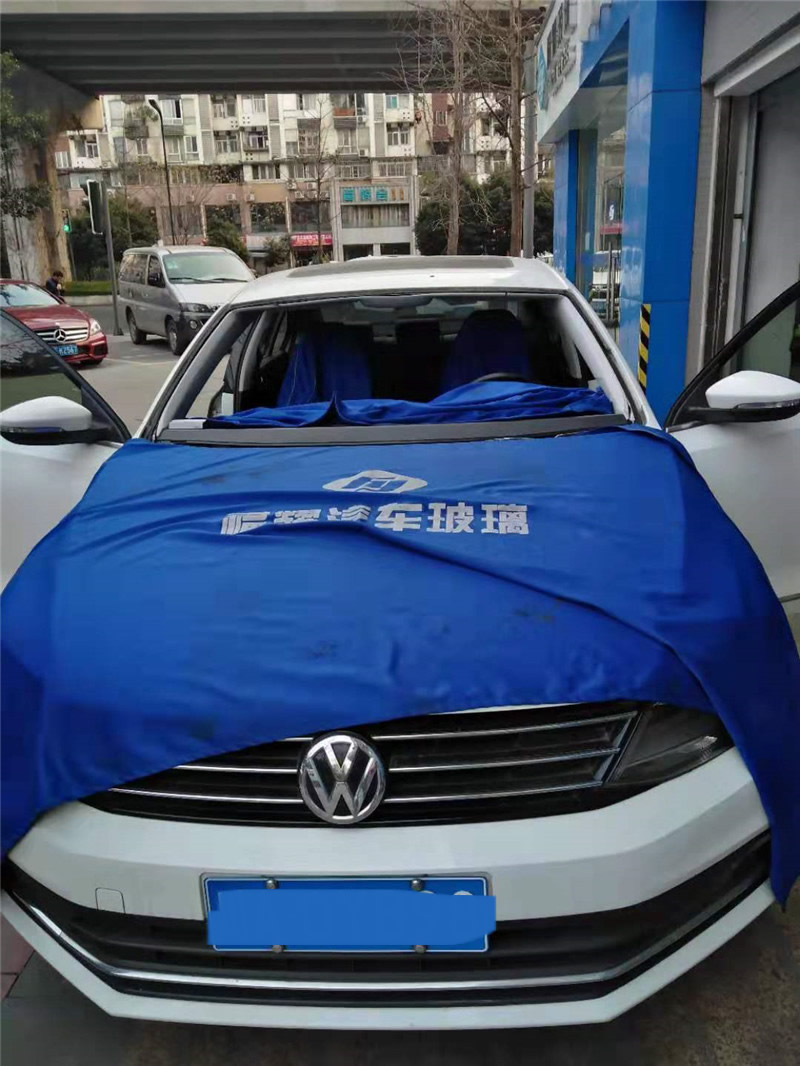 大众速腾前挡玻璃更换