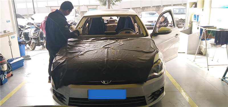 大众凌渡前档玻璃更换与贴膜
