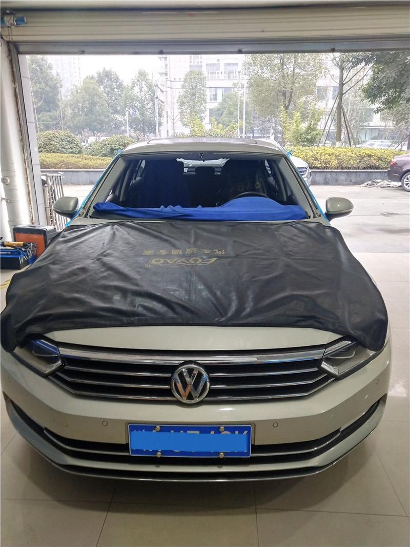 大众新迈腾前档风玻璃更换