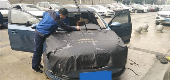 <b>别克英朗更换前挡风玻璃-成都福耀玻璃高攀店</b>