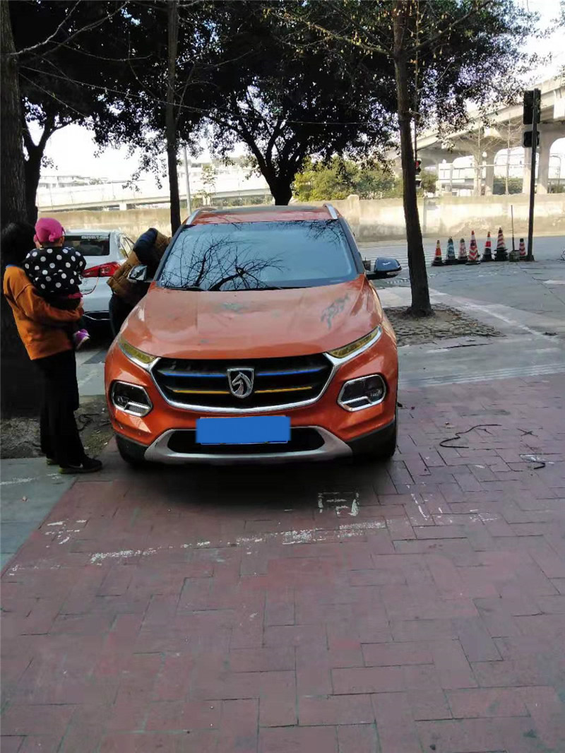 成都宝骏510前挡风玻璃更换