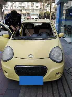 <b>熊猫更换前挡风玻璃-福耀玻璃双楠店</b>