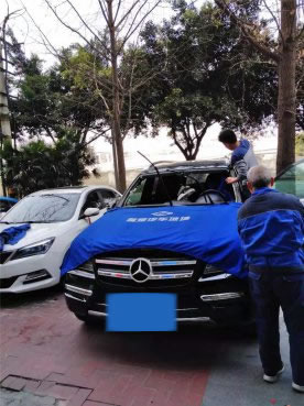 <b>奔驰164更换前挡风玻璃-成都福耀玻璃双楠店</b>