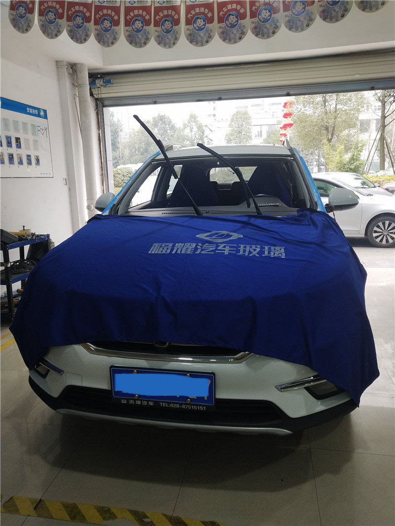 荣威RX5前档玻璃更换与贴膜