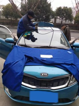 <b>起亚K2更换前档风玻璃</b>