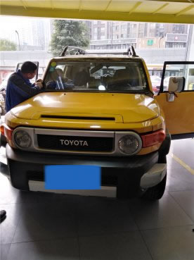 <b>丰田酷路泽更换前挡风玻璃</b>