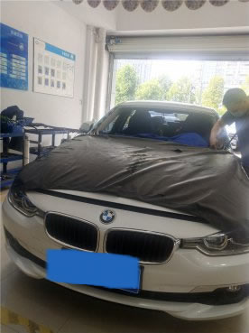 <b>宝马F35前档风玻璃更换</b>