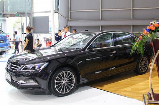 才卖10万，还配全景天窗+无钥匙启动，打开门一看就露馅了！