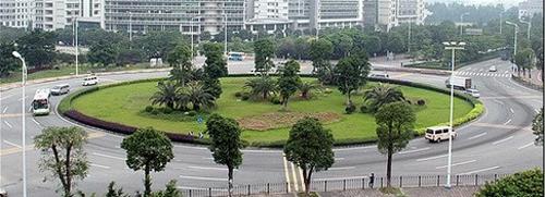 交警提醒，进入环岛正确的灯光知识