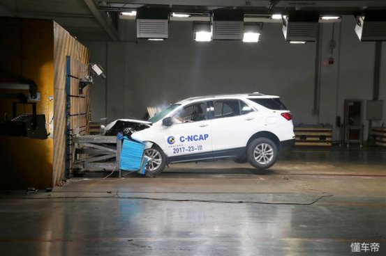 汽车60公里每小时的速度撞击，等于从几楼跳下来？答案吓坏宝宝