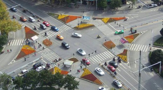 “大弯小转”也违法！7万多车主已经也被罚