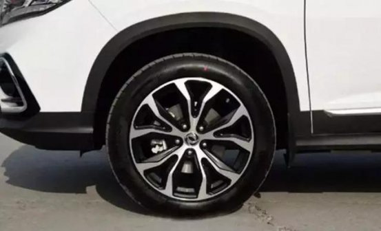 开车上路前一定要检查这4个配件，特别是跑长途、上高速的！