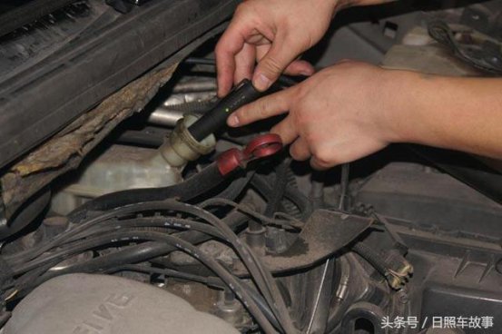 刹车油更换大店不建议换也不愿意换，小店抢着干，车主却很勉强