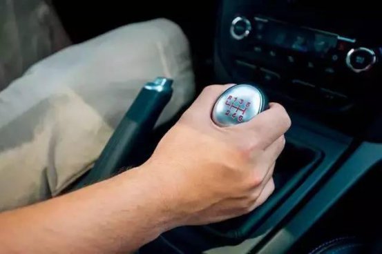 手动挡如何掌握换挡时机？两分钟教你换挡技巧