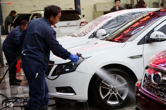 这么洗车，一两次没有问题，次数多了爱车容易提前报废！