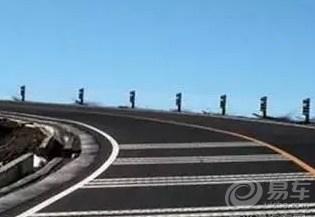 记住：高速上6种特有标线一定要记牢，忽视它扣分罚钱