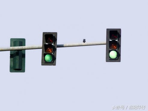 中国汽车闯红灯只知道罚款？美国闯一个红灯直接罚到你怀疑人生！