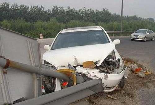 用血换来的经验，这3条开车保命技巧，要牢记和收藏