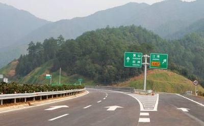 司机服务区睡一觉，竟多缴1200元高速费，原因太气人！