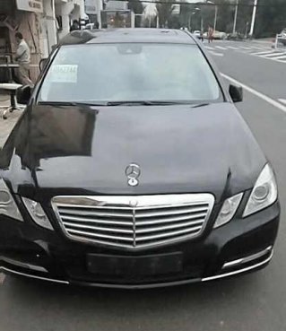 偶遇一台12款奔驰E级抵押车，工作人员：定位已拆除，7万处理